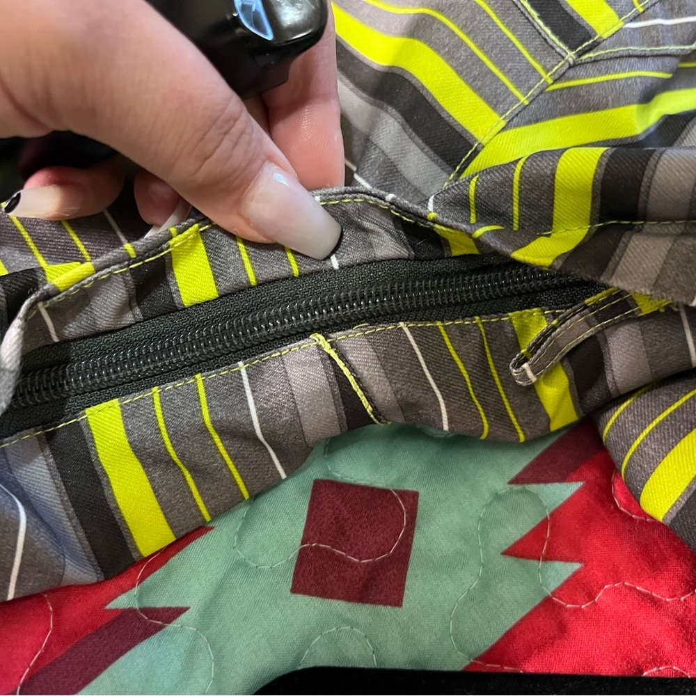DC Ski/ Snowboard Jacket - Picture 13 of 14